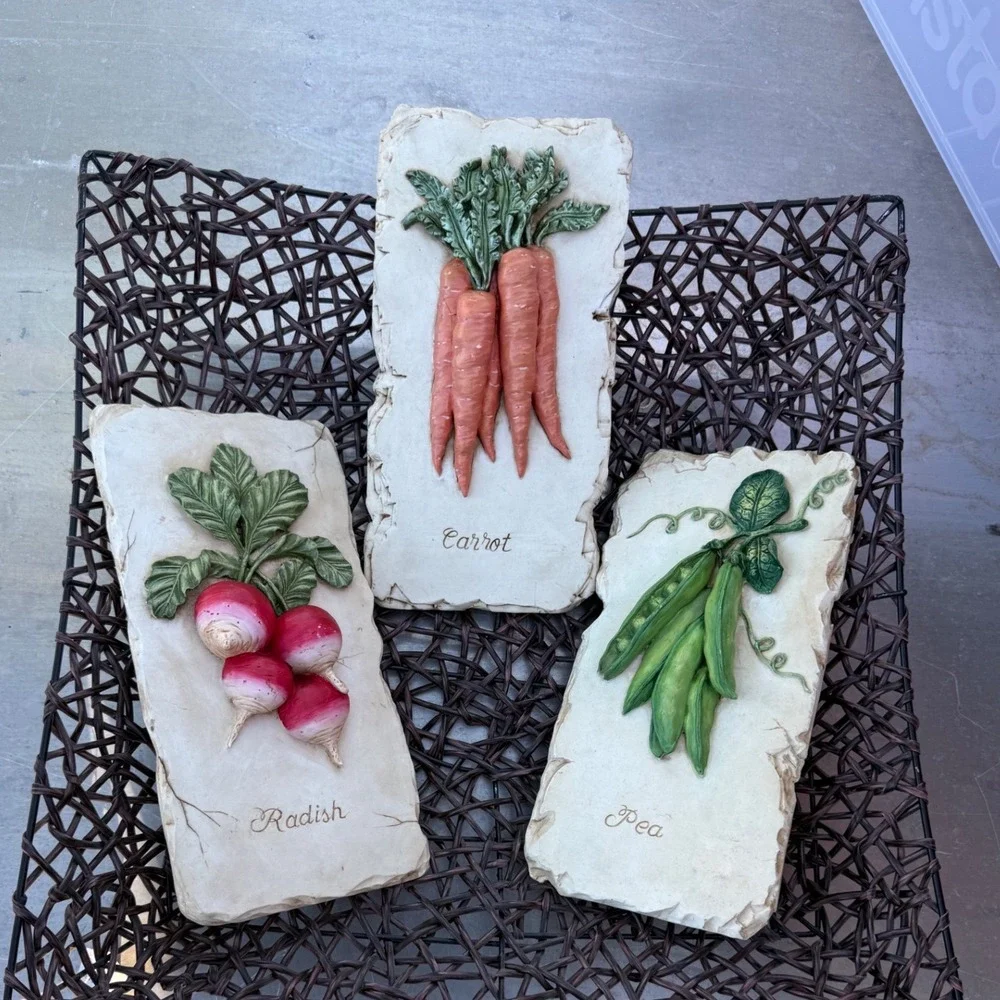 Vintage Style 3D Vegetable Wall Art Set of 3 Carrot Radish Pea Kitchen Decor